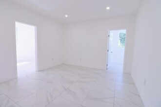 3025 NW 8th Ave in Miami, FL - Building Photo - Building Photo