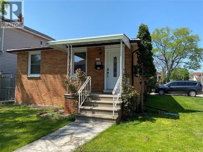 849 Dougall Ave in Windsor, ON - Foto de edificio - Building Photo