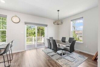 64 Wembley Wy in Tinton Falls, NJ - Building Photo - Building Photo