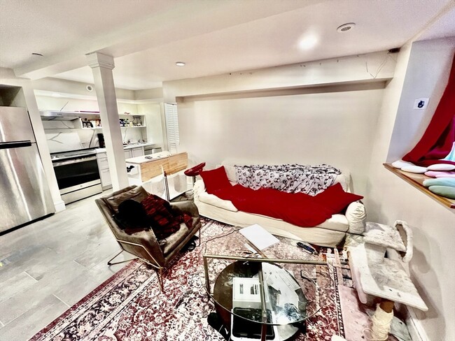 34 Foster St, Unit #1 in Boston, MA - Foto de edificio - Building Photo