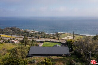 4782 Encinal Canyon Rd in Malibu, CA - Building Photo - Building Photo
