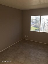 4623 E Southgate Ave in Phoenix, AZ - Foto de edificio - Building Photo