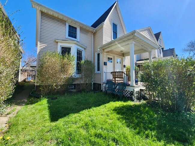 8 Brighton St, Unit 1