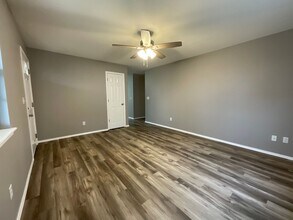 211 S Hall St in Webb City, MO - Building Photo - Building Photo