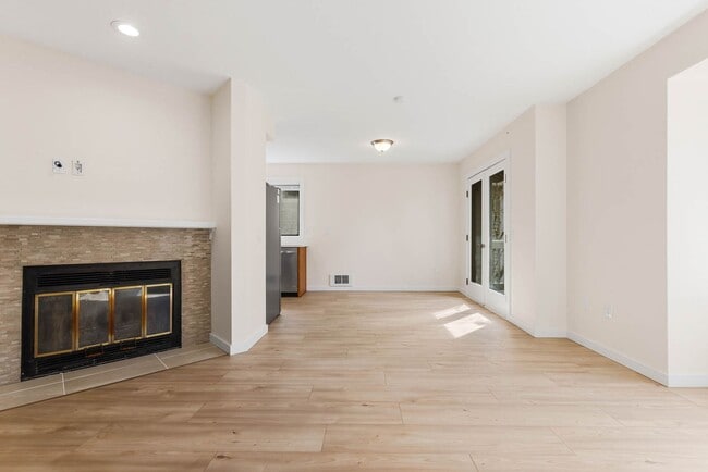 320 10th St in Kirkland, WA - Building Photo - Building Photo