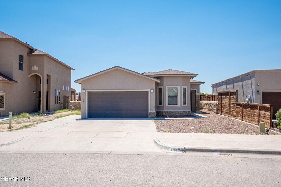 11140 Catherine Slutter Ln in Socorro, TX - Building Photo