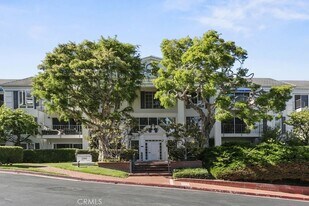 200 McNeil Ln, Unit 112 in Newport Beach, CA - Building Photo