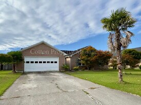 2824 White Rd in Wilmington, NC - Building Photo