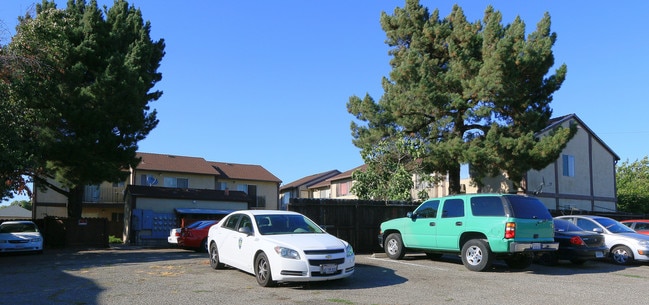 Letterman Apartments in Fairfield, CA - Foto de edificio - Building Photo