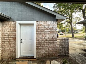 5926 Par 4 Dr in Houston, TX - Building Photo