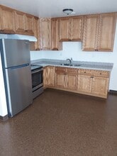 1155 E Laurel Dr in Salinas, CA - Building Photo - Building Photo