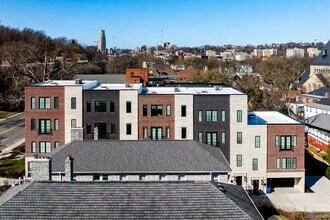 Towns On Fifth in Pittsburgh, PA - Building Photo - Building Photo