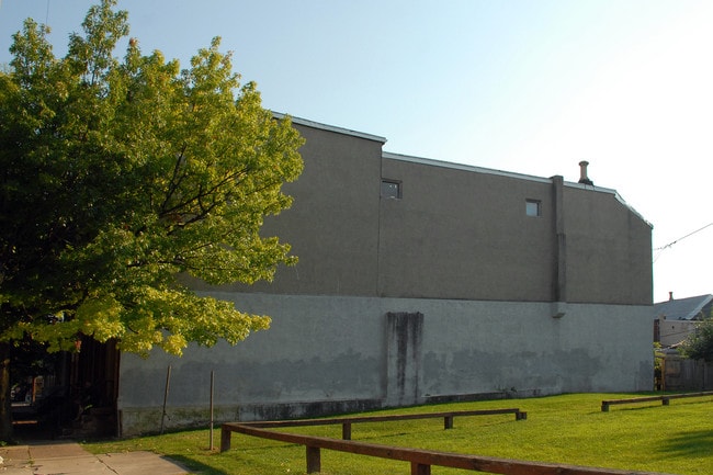 230 S 6th St in Reading, PA - Foto de edificio - Building Photo