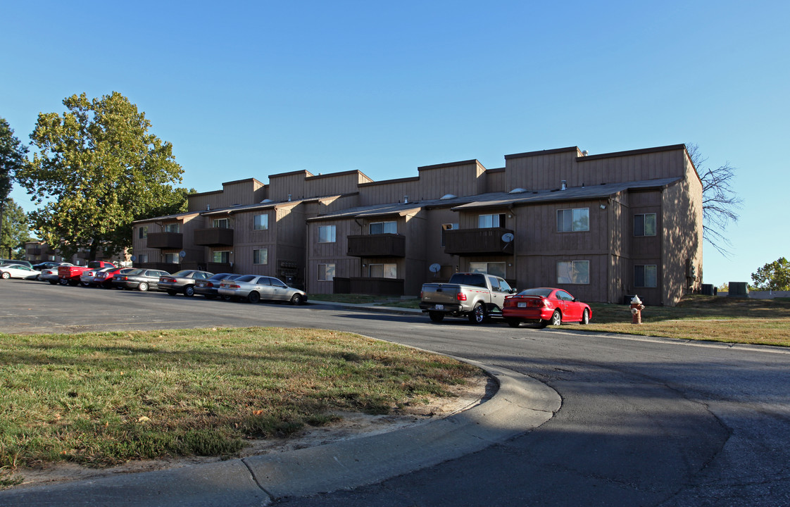 Bryant Manor in Kansas City, KS - Building Photo