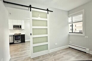 6002 N Kenmore Ave, Unit 203 in Chicago, IL - Building Photo