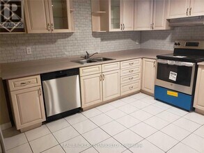 4244 Starlight Crescent in Mississauga, ON - Building Photo - Building Photo