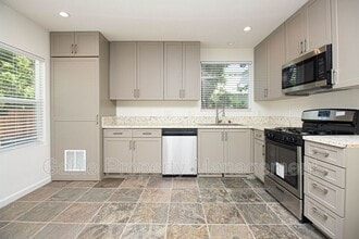 5451 Colfax Ave in North Hollywood, CA - Building Photo - Building Photo