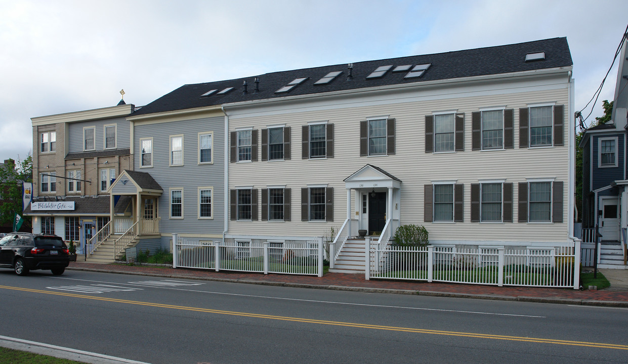 136 High St in Newburyport, MA - Building Photo