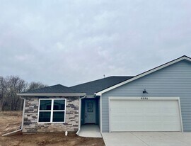 4646 Pierce Dr in Manhattan, KS - Building Photo