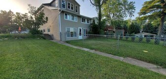 1349 Beach Dr Apt. 1, Unit Davis in Lake Orion, MI - Building Photo