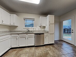 528 Woodfield Cir in Avon, IN - Building Photo - Building Photo
