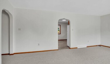 2029 W Trindle Rd in Carlisle, PA - Building Photo - Building Photo