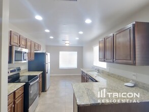 10044 W Highland Ave in Phoenix, AZ - Building Photo - Building Photo