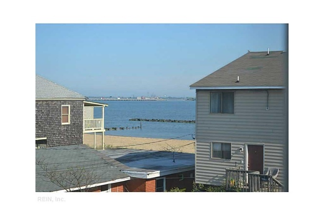 1268 W Ocean View Ave in Norfolk, VA - Building Photo