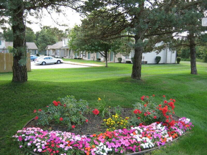 Pine Ridge Apartments Highland, MI Apartments