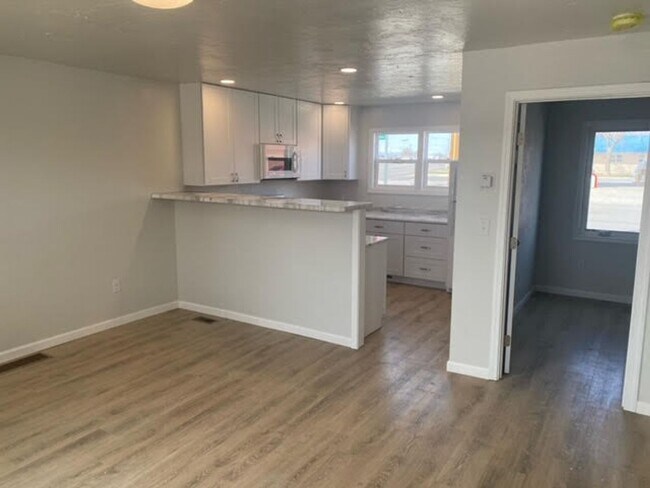 801 E Main St in Laurel, MT - Building Photo - Building Photo