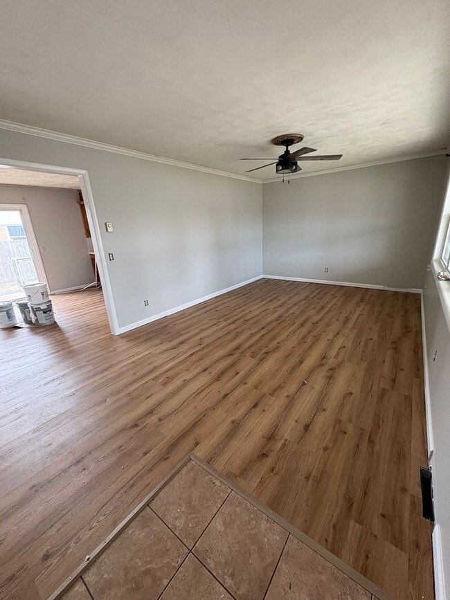 1303 E Division St in Bolivar, MO - Building Photo - Building Photo