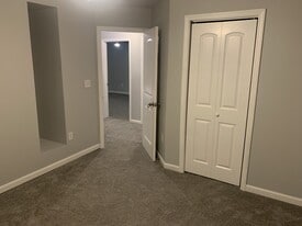 924 Chapman Cir in Stone Mountain, GA - Building Photo