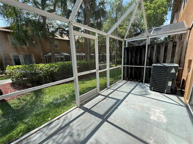 1548 Coronado Rd in Weston, FL - Building Photo - Building Photo