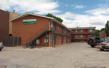 Village/Campus/College Apartments in Emporia, KS - Foto de edificio - Building Photo