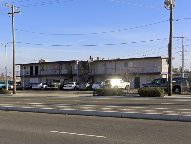 6610 Martin Luther King Jr Blvd in Sacramento, CA - Building Photo - Building Photo