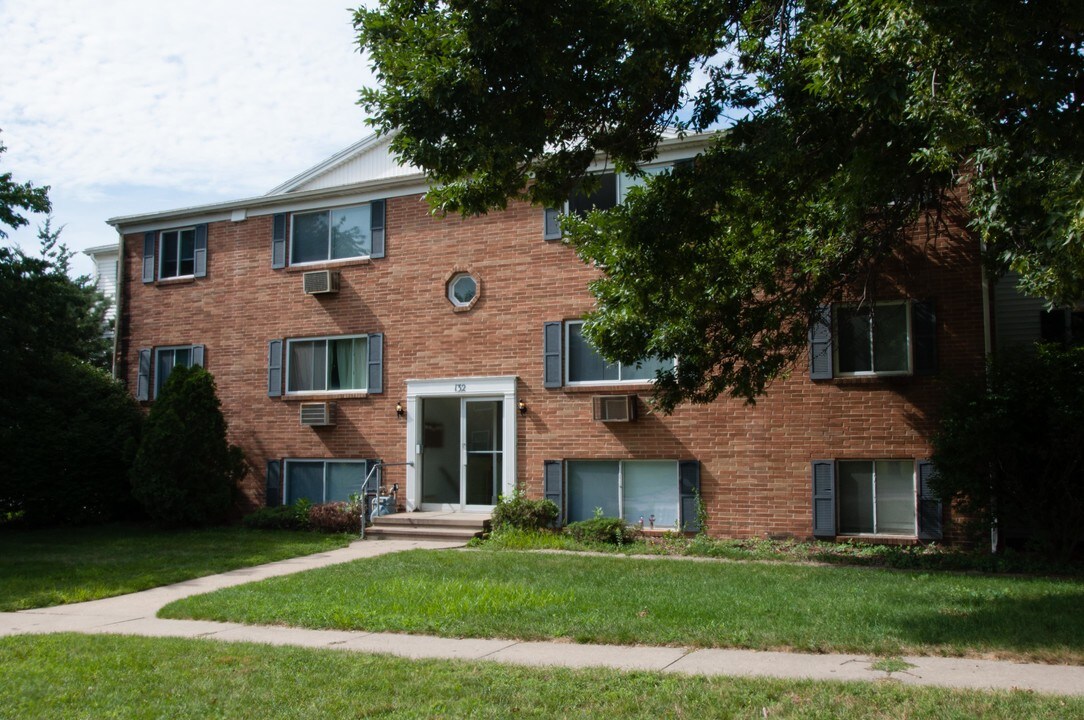 Georgian Apartments in Cedar Rapids, IA - Building Photo