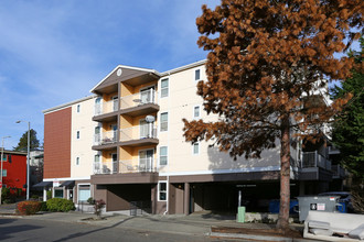 Raleigh Manor Apartments in Seattle, WA - Building Photo - Building Photo