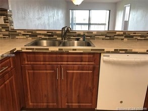 10288 NW 9th St Cir-Unit -205 in Miami, FL - Building Photo - Building Photo