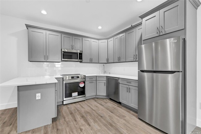 property at 533 Greenwich St