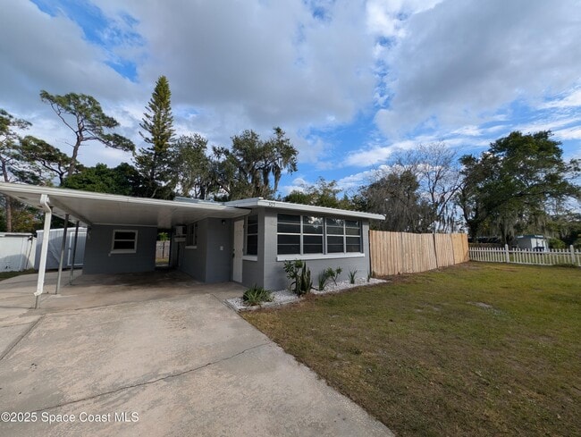 property at 305 W Virginia Dr