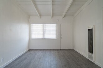 2320 Virginia Ave in Santa Monica, CA - Foto de edificio - Building Photo