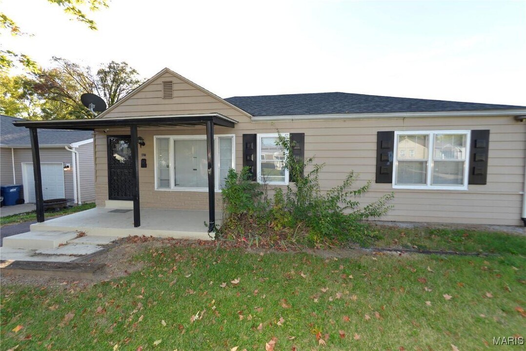 6127 Shillington Dr in Berkeley, MO - Building Photo