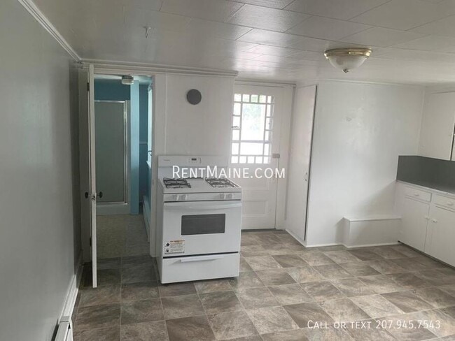 198 Center St in Old Town, ME - Building Photo - Building Photo