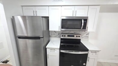 1001 Buccaneer Dr in Schaumburg, IL - Building Photo - Building Photo