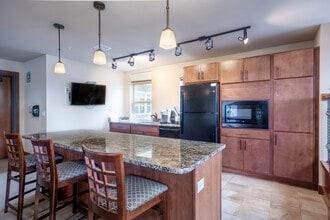 Vicinato in Madison, WI - Foto de edificio - Interior Photo