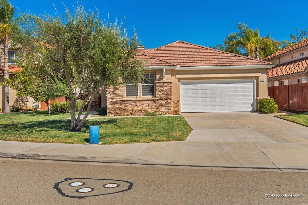 575 Chesterfield Cir in San Marcos, CA - Building Photo