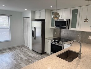 1629 Riverview Rd, Unit 120 in Deerfield Beach, FL - Building Photo - Building Photo