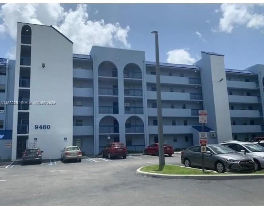 9460 Fontainebleau Blvd in Miami, FL - Building Photo