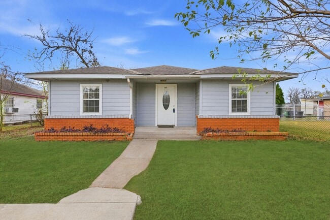 property at 2411 Leffingwell St