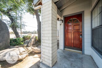 15513 W Kearney Blvd in Kerman, CA - Building Photo - Building Photo